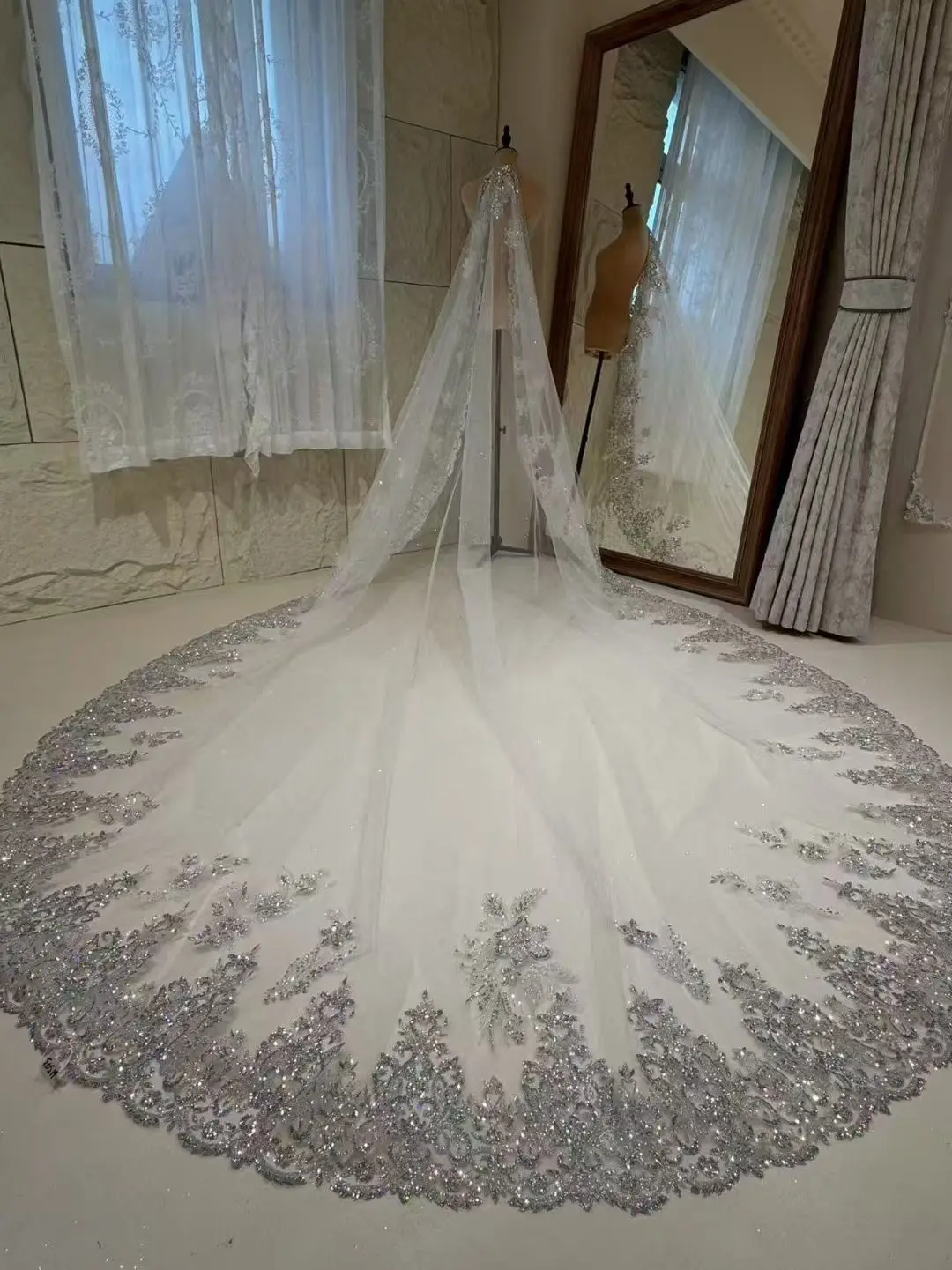 

Real Photo 350cm Long Luxury Wedding Veil With Comb Luxury Beaded Lace Bridal Veils Appliqued Cathedral Wedding Veil MM