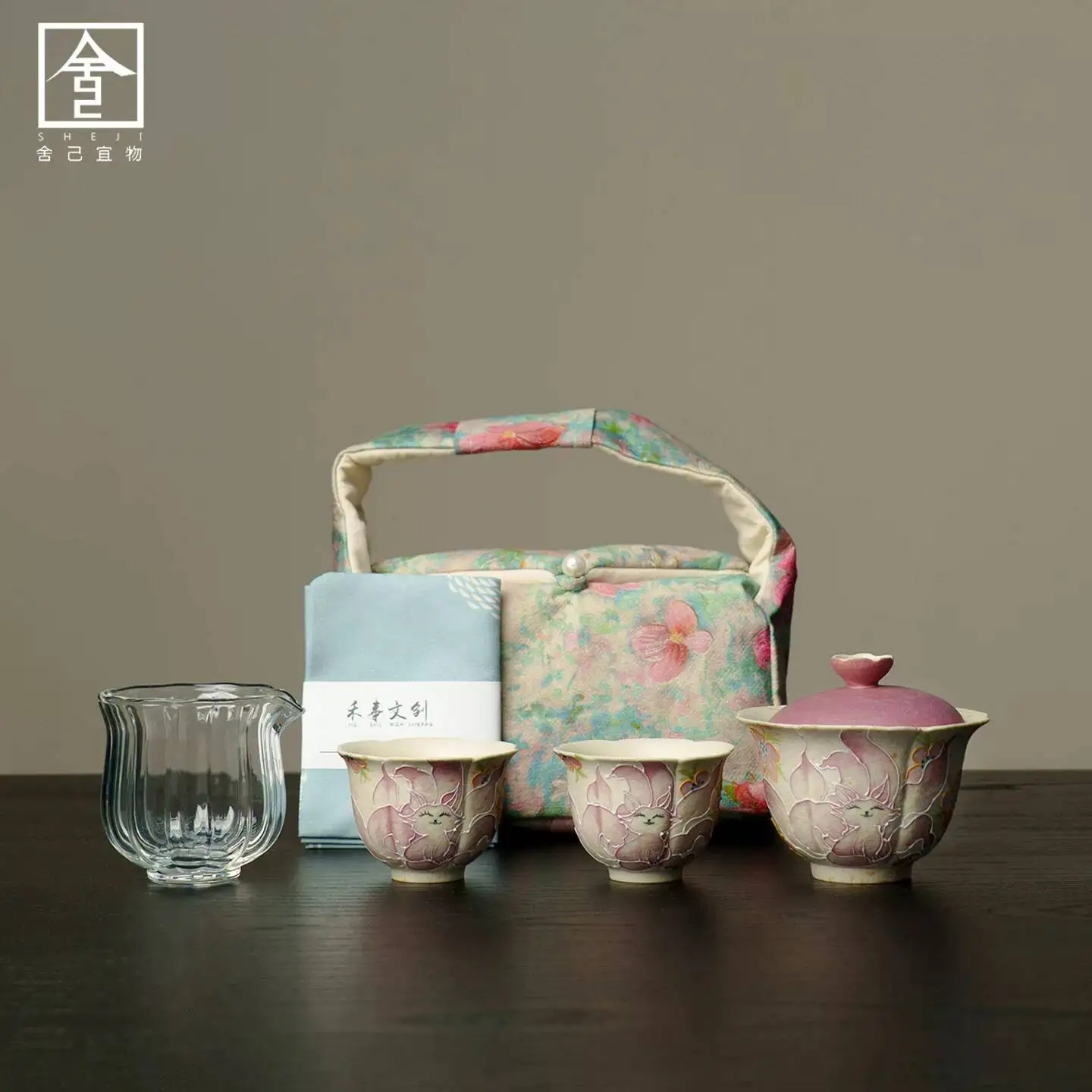 

Hand-Painted Nine-Tailed Fairy Fox Gaiwan Cup Ceramic Travel Set Portable Cloth Bag For Brewing Tea As A Gift