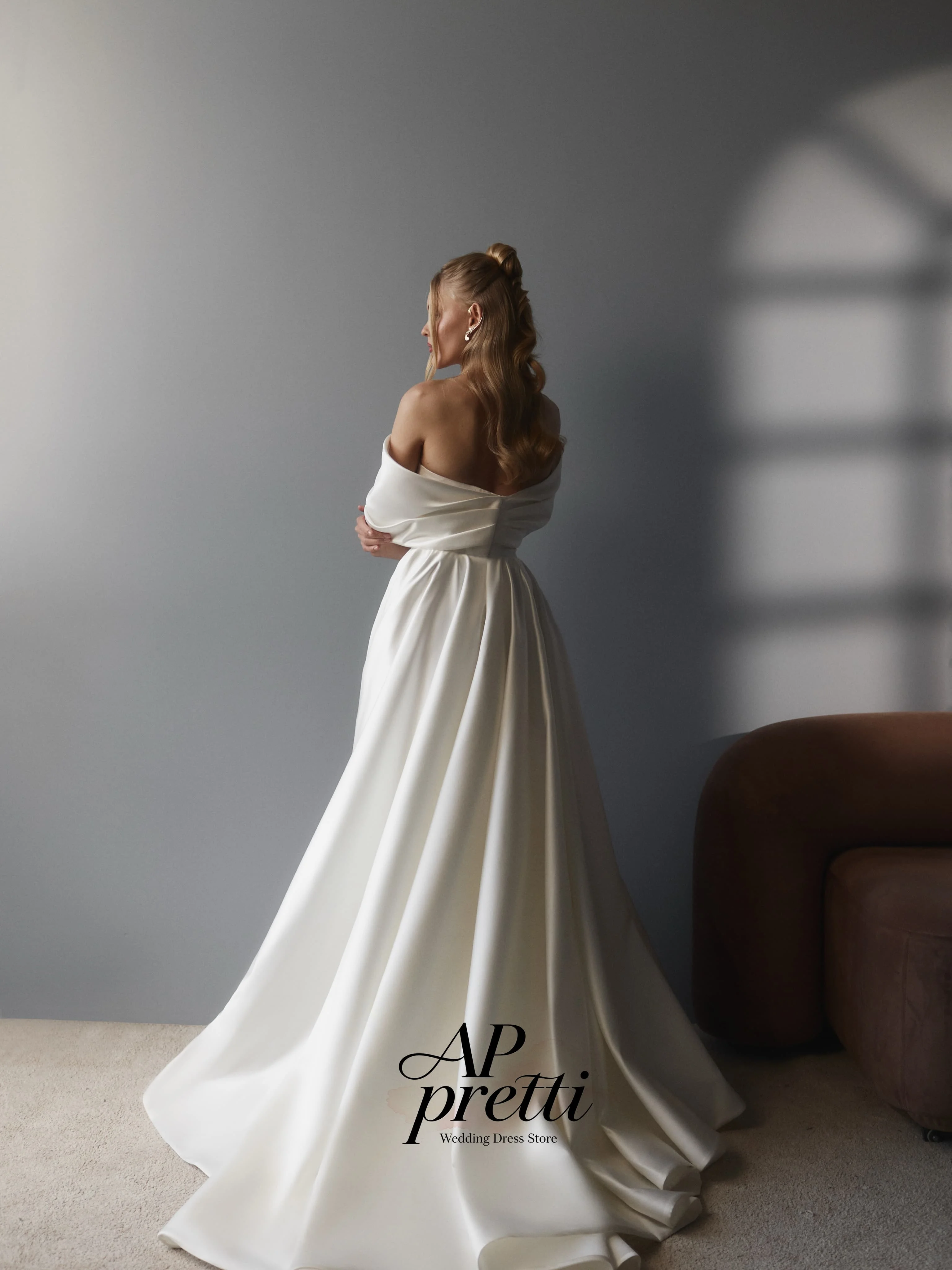 AP pretti Classic Satin Wedding Dress For Women Customized Strapless Off the Shoulder Handmade Flower Bridal Gown Robe De Mariée