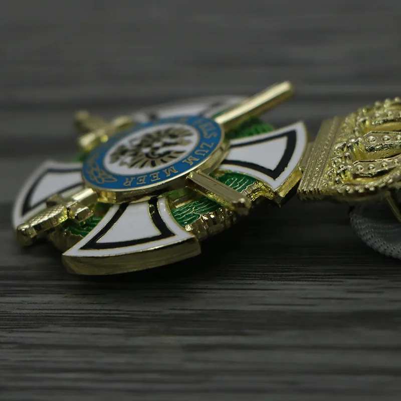 40.8g High quality metal material Knight of the Order of Prussia Order of Hohenzollern double-sword badge commemorative medals view 3