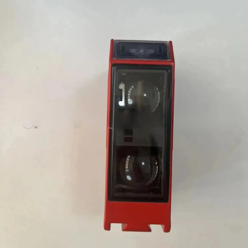 HRT RT 96M P-1450-800-42 Diffuse Sensor with Background Suppression