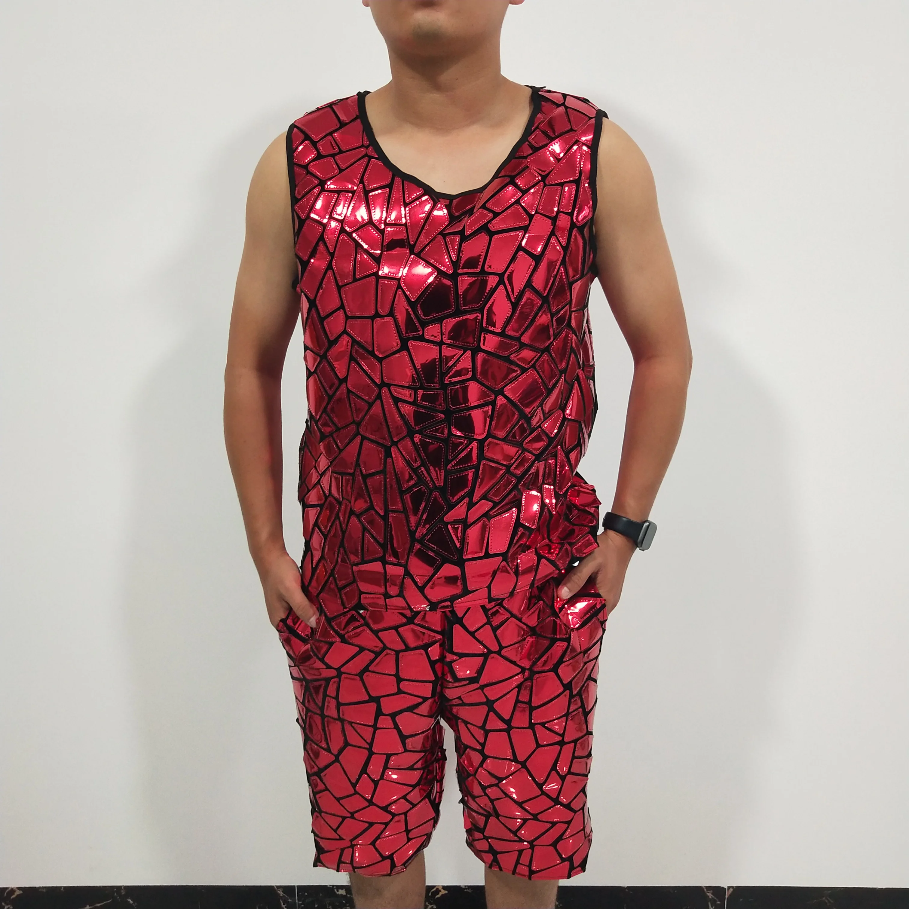 레드 레이저 스팽글 미러 캐주얼 세트 카니발 파티 반바지 탑 남성용 신축성 있는 허리 무대 공연 나이트클럽 가수 댄스 의상