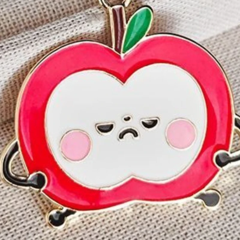 New Love and Deepspace Caleb Simpatico personaggio anime Kawaii Portachiavi Apple Decorazione creativa con ciondolo per zaino in cartone animato di alto valore