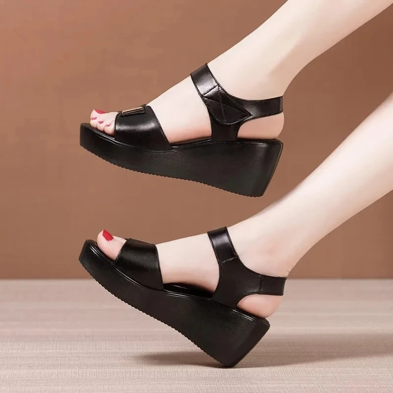 2025 حجم صغير 32-43 مريح ميد الكعوب أحذية من الجلد الناعم الصيف منصة مكتنزة عادية أسافين الصنادل لمكتب الشاطئ أمي