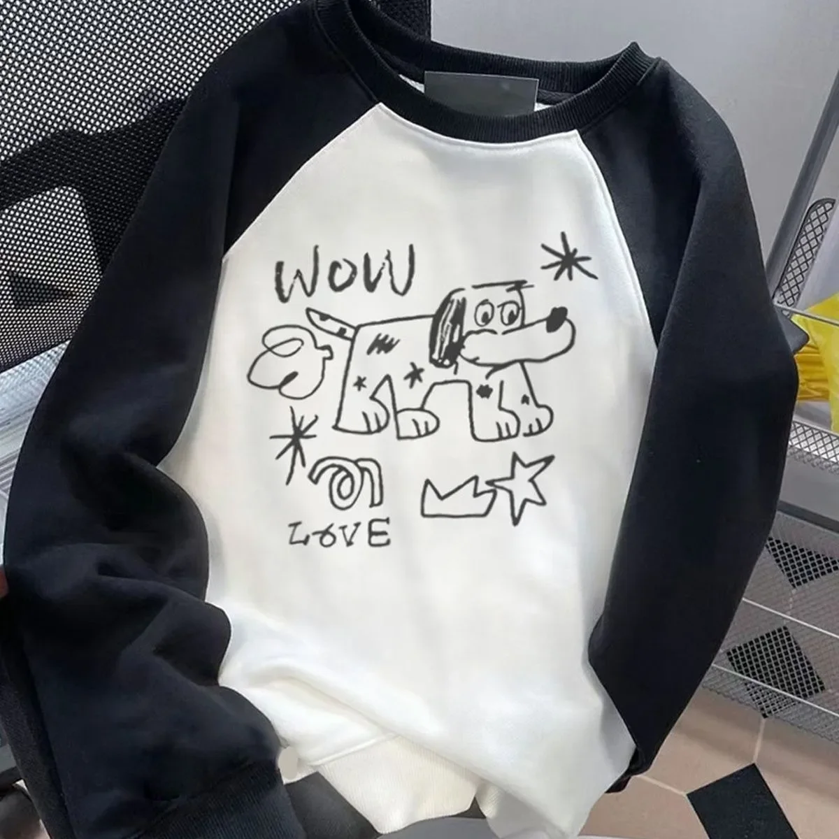 Korean Cartoon Graffiti Dog Pure Cotton Round Neck Sweater for Men and Women INS Autumn Top New Contrast Raglan Couple Clothing