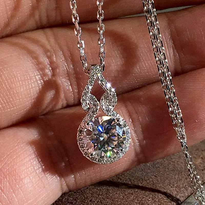 Design Inspired New Necklace for Women with Four Claws and Micro Inlaid Zircon Necklace, Light Luxury Valentine's Day Accessory