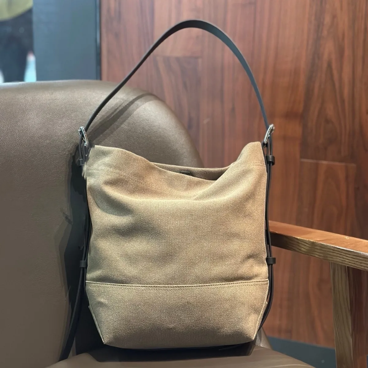 

Brand Discount Luxury Ladies Small Belted Canvas Tote Bag Genuine Leather Shoulder Bag Fashion Daily Commute Handbag