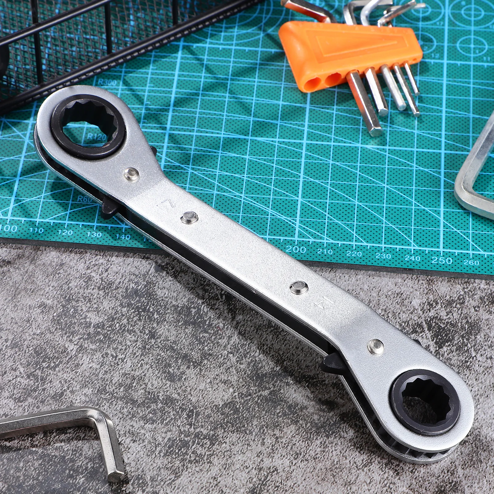 

Quick Release Ratchet Wrench Double Headed Wrench Metal Double Ended Tool Socket Car Repairing Spanner Bend Wrench 14-17mm