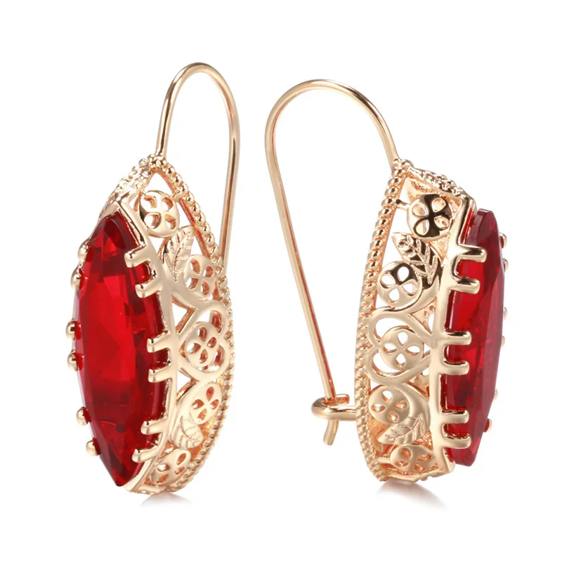 

2024 Cross border Explosive Heart shaped Zircon Earrings in Rose Gold, Fashionable and Personalized Charm Earrings