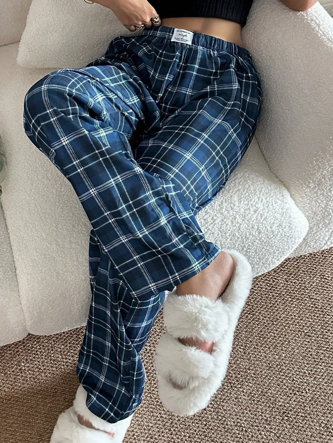 

Женские синие брюки в клетку с эластичной талией и прямым кроем для отдыха зимой
