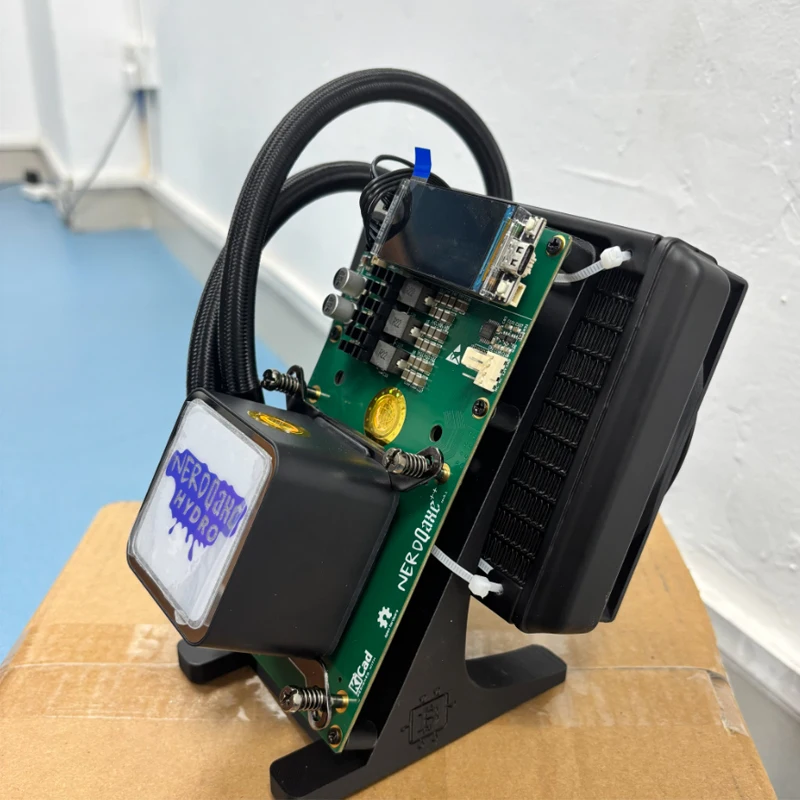 العلامة التجارية الجديدة NerdQaxe ++ Hydro 4.8TH/s 80W BTC Miner 15J/Th 4 * BM1370 ASIC Chips، 2.4G WiFi Crypto Machine جهاز تعدين مفتوح المصدر