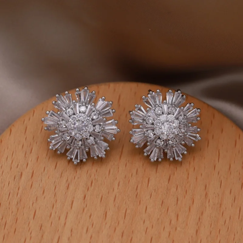 French new fashion jewelry Silver plated luxury full zircon snowflake earrings Elegant women's evening party shiny accessories