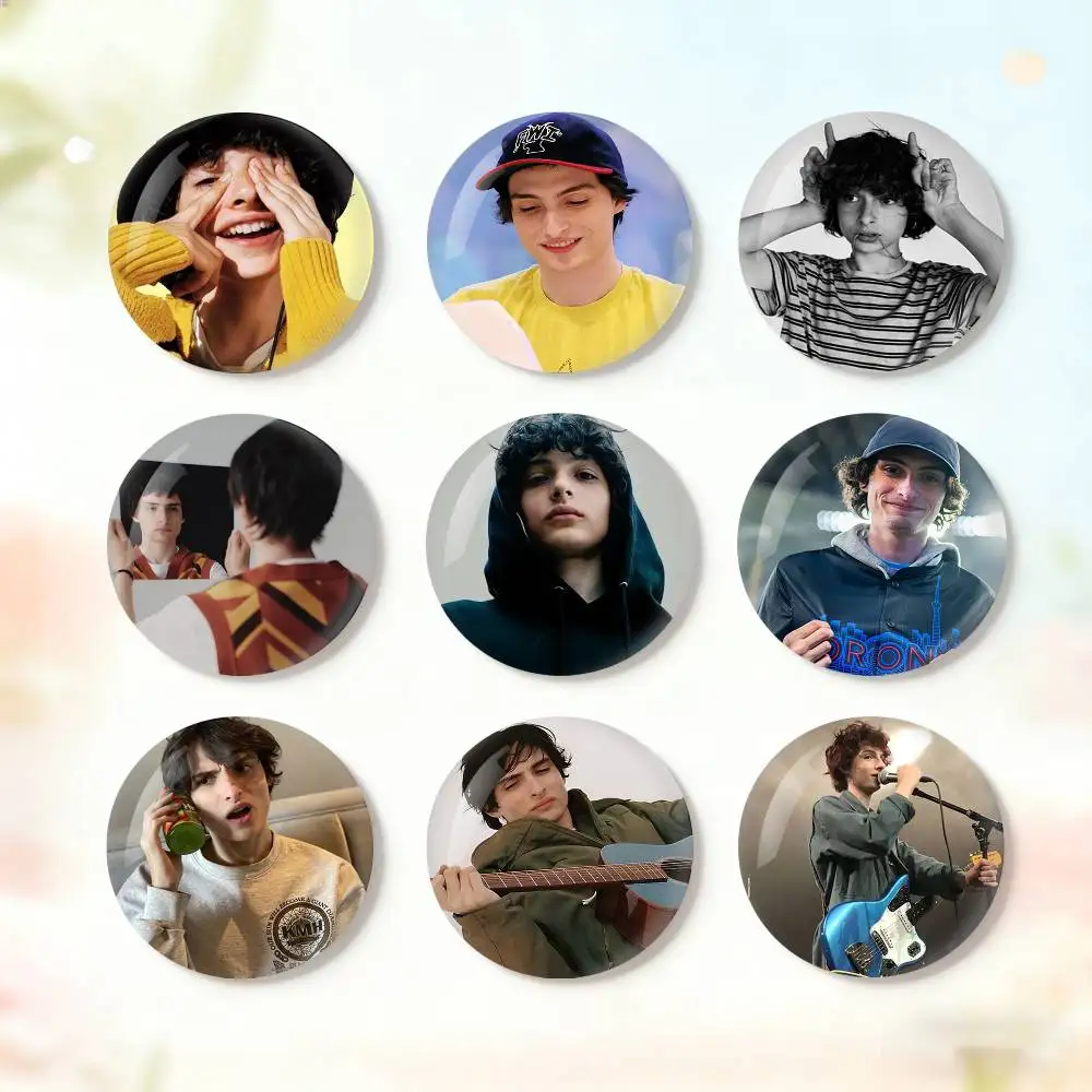 

finnS-N Young Actor W-wolfhard Badge fragmentation laser Game Figure Soft Button Pins Handmade Cartoon Round Brooch Bag