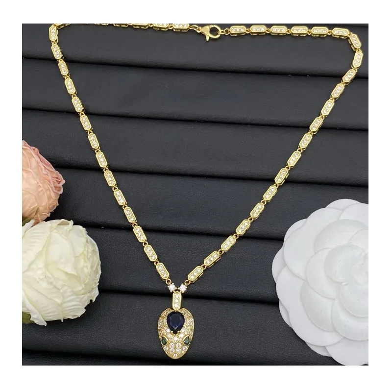 

New Full Diamond Personalized Snakehead Necklace High Version Light Luxury Niche Design Trend High-end Necklace Women