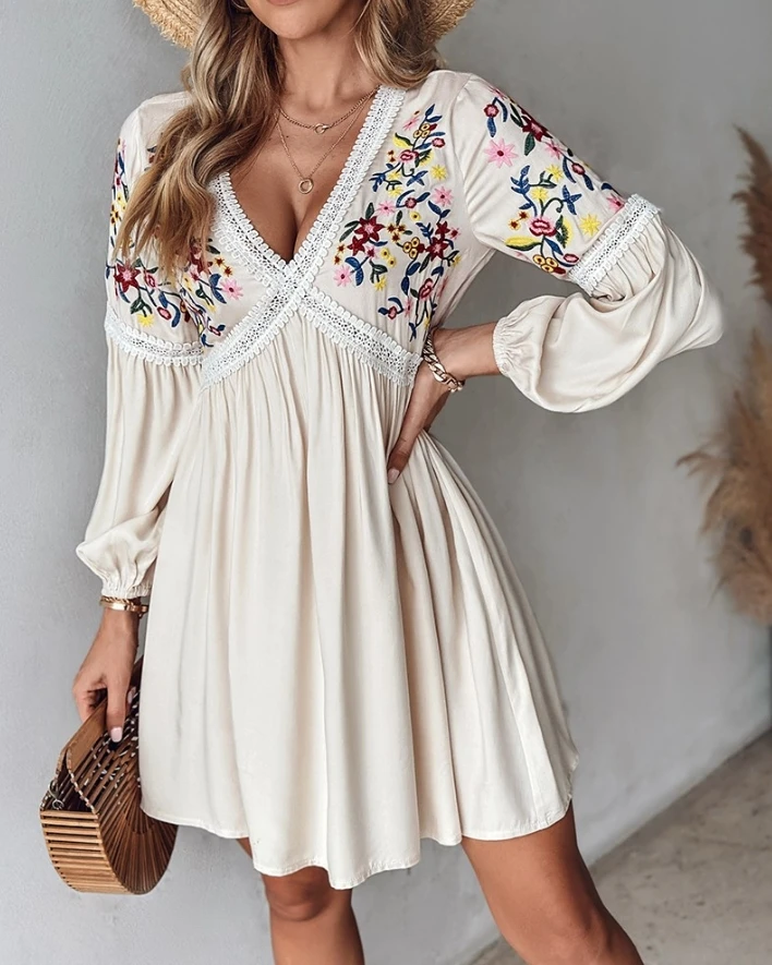 Women Sexy Dress 2024 Summer Latest Casual Vacation V-Neck Ditsy Floral Embroidery Contrast Lace Patch Long Sleeved Short Skirt