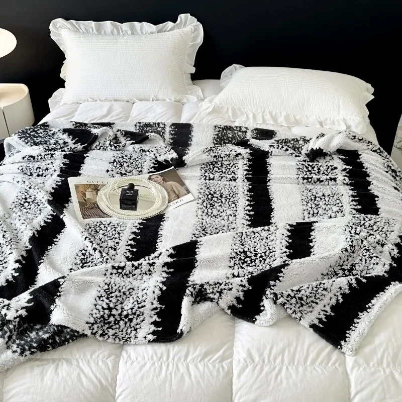 1PC Blanket All-season Sun Jacquard Fleece Blanket Multifunctional Coral Fleece Blanket Nap Office Supplies Anti-static