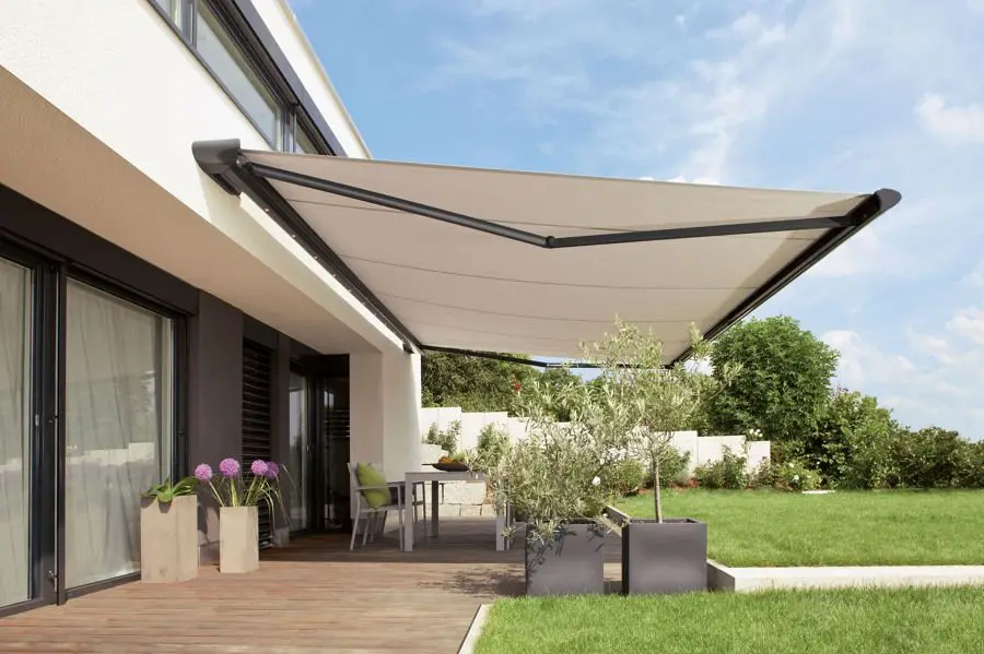 Toldo retráctil de lujo moderno, toldo de brazo plegable motorizado montado en la pared para Patio, toldo eléctrico de casete completo para edificio de jardín