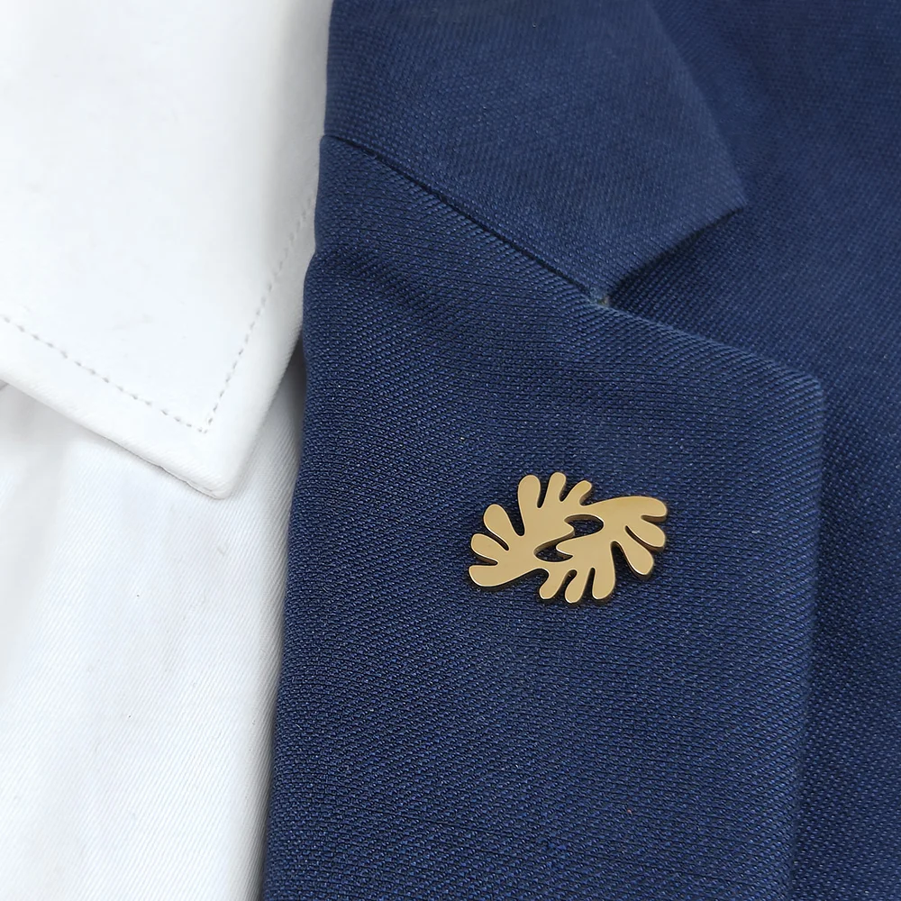 316L Stainless Steel 18K Gold Plated Abstract Leaf Lapel Pin Minimalist Plant Brooch Suit Collar Pin Fashion Jewelry Gift