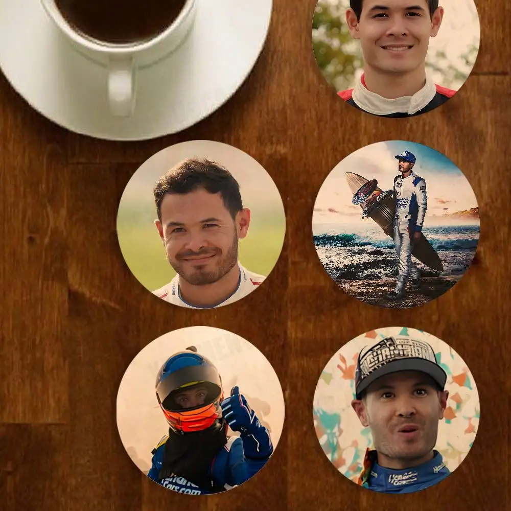 USA K-Kyle L-Larson Driver King Round Wooden Coasters For Suitable for Drinks Tea Coffee Home Gift Choice Holiday