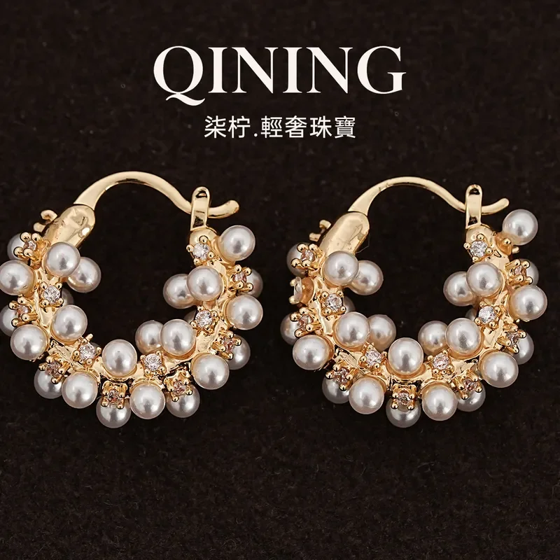 Paris beads, gentle micro-set geometric pearl earrings, light luxury niche ear buckles, party extravagant earrings