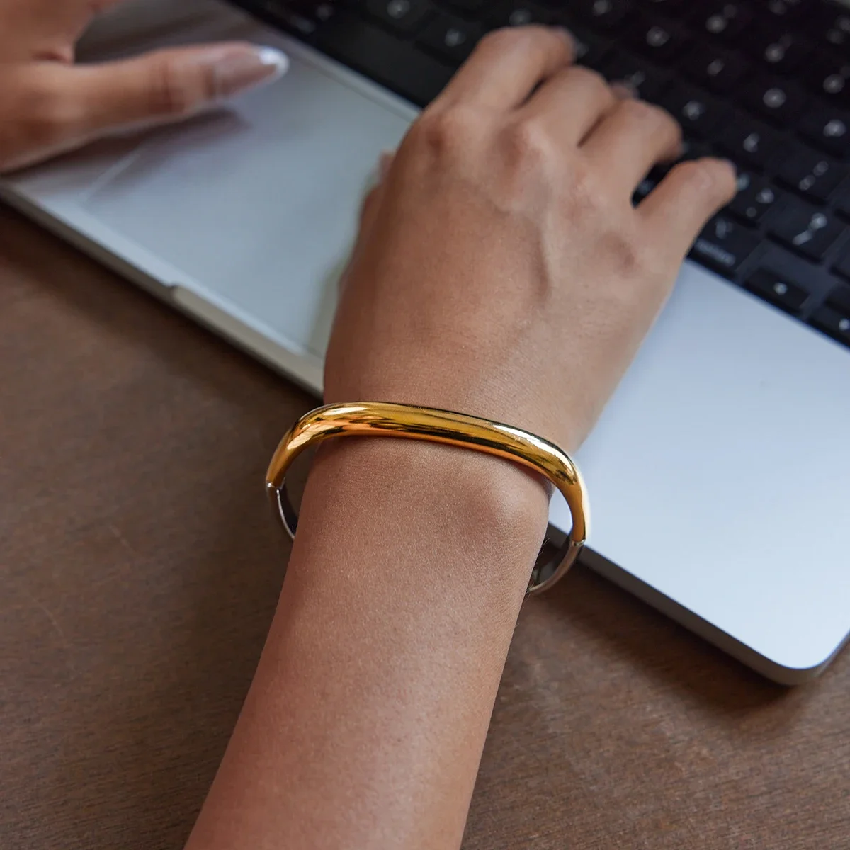 Trendy tweekleurige armband dames waterdicht hypoallergeen roestvrij staal open armband mode-sieraden cadeau