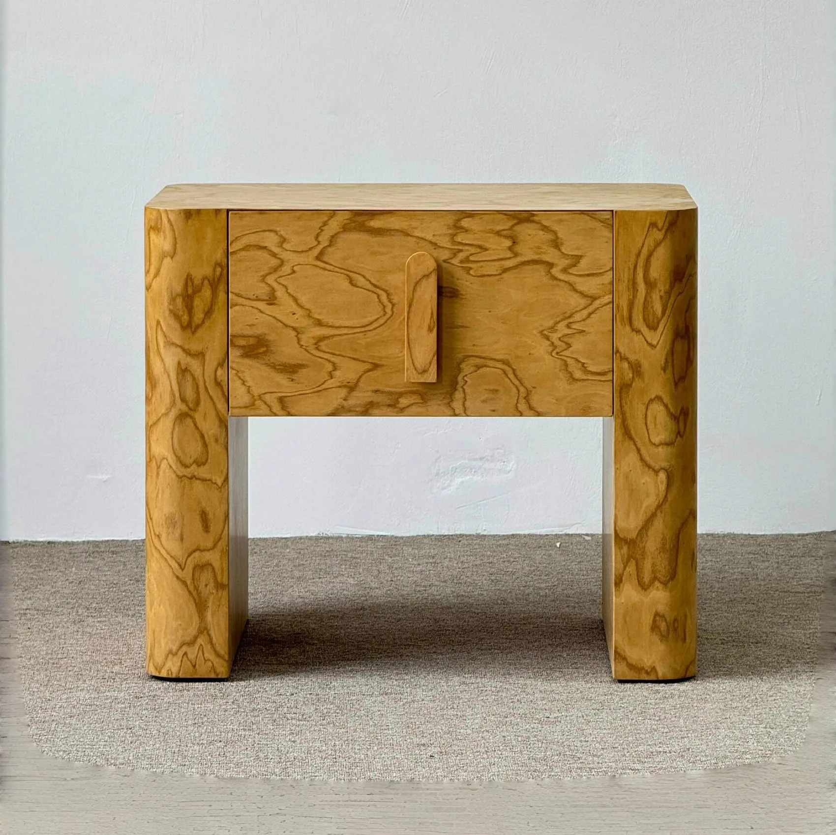 

✗x Design Bedside Table with Tree Knot Leather Surface Ancient-Style Solid Wood Nightstand for Villa Storage Cabinet*