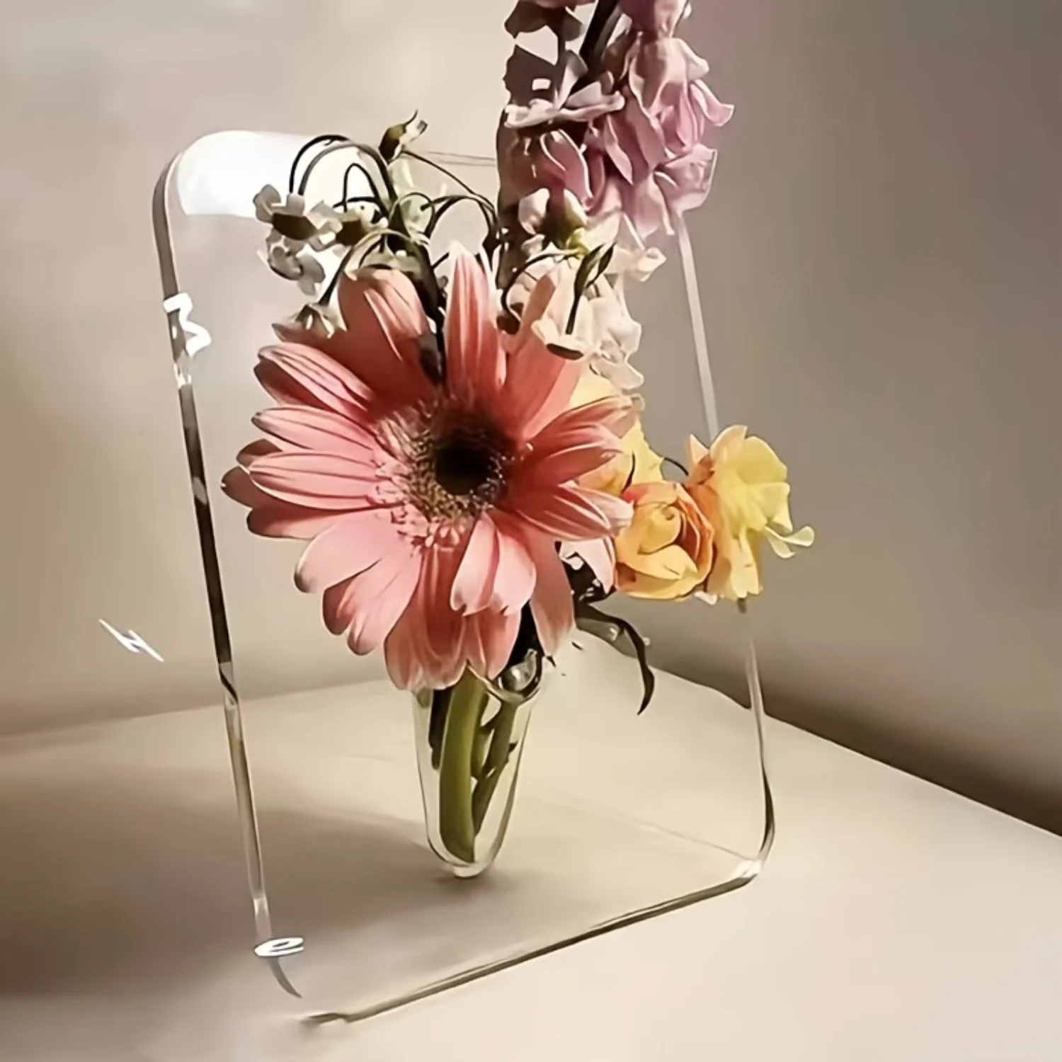 Exquisite Transparent Acrylic Flower Vase - Unique Artistic Design for Flower Arrangements - Display Frame for Fresh/Artificial 