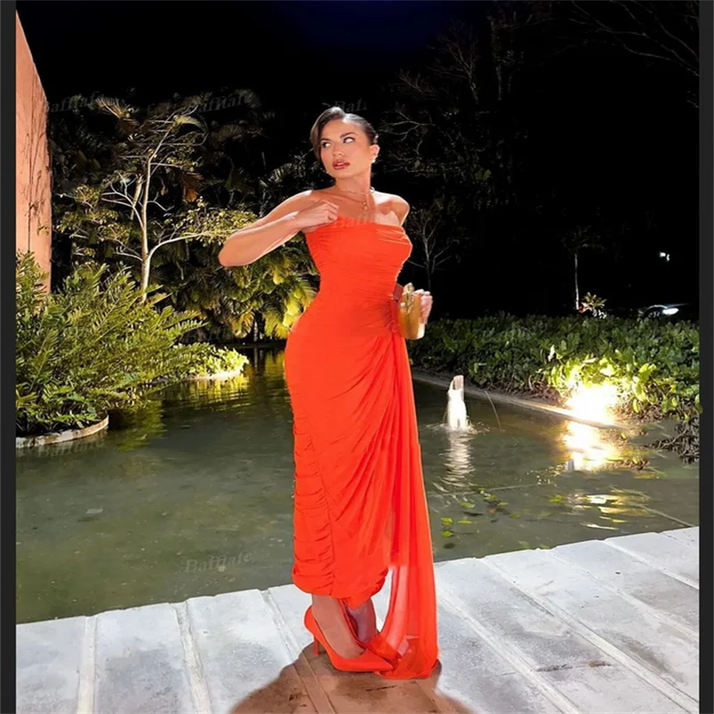 Knöchellange Ballkleider aus orangefarbenem Chiffon, maßgeschneiderte plissierte trägerlose Abendkleider, elegantes Meerjungfrau-Spezialformales Partykleid