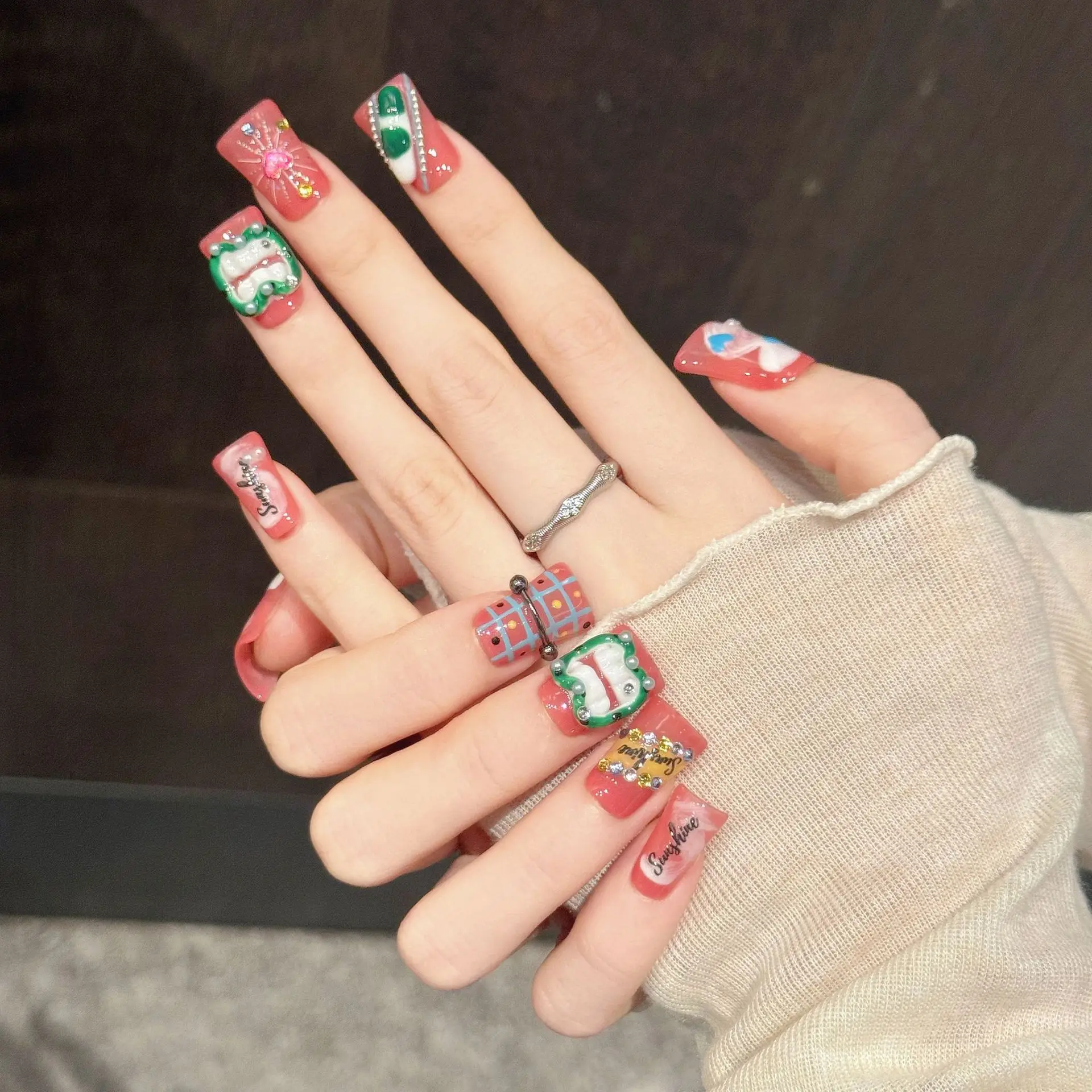10PCS Handmade Press On Nails Dopamine Pink Checkered Hand Painted Punk Style Fake Nails With 4-PIECE Tool Adhesive NailGlueTabs