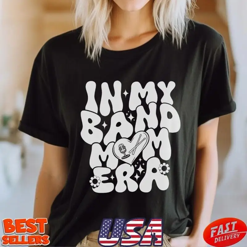 

Модная забавная черная футболка In My Band Mom Era
