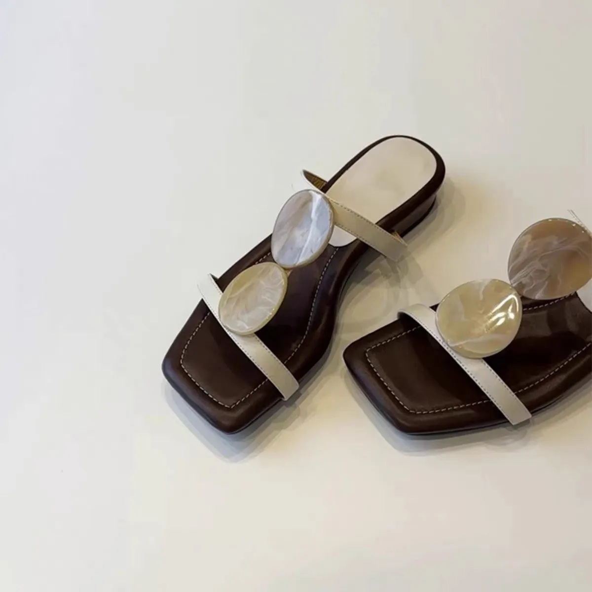 

2025 New Sheepskin Version Roman Style Flat Bottom Sandals Women's Outdoor Wear Open Toe Square Head Elegance Beach Shoes