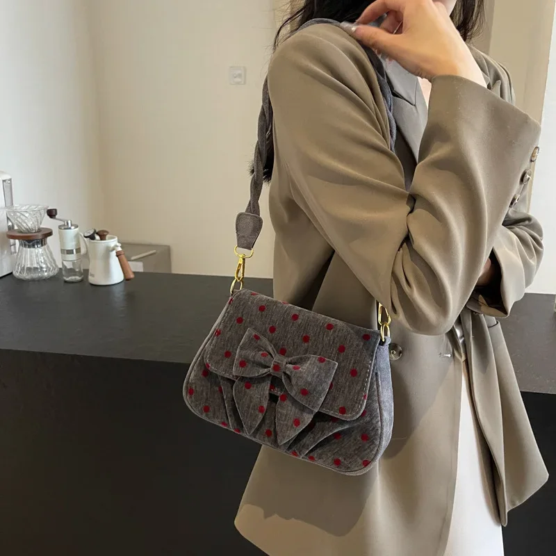 2024 New Trend Fashion Temperament Polka Dot Small Women's Bag Foreign Style Personality Simple Shoulder Bag Casual Niche Bag