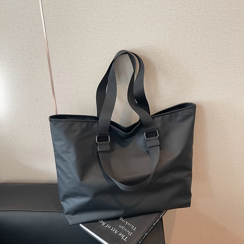 Early Spring Simple Casual Versatile Nylon Square Shoulder Bag 2026 High Quality Large Capacity Classic Style Tote Bag for Women