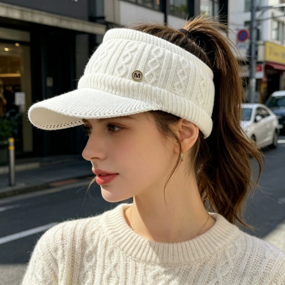 Herbst- und Winter-Wollmütze mit Entenmaul-Design, modische und vielseitige Mütze für Teenager, weibliche Mütze mit Ausschnitt für Pferdeschwanz, Outdoor-Strickmütze mit Wattierung, warm. – Detail 5