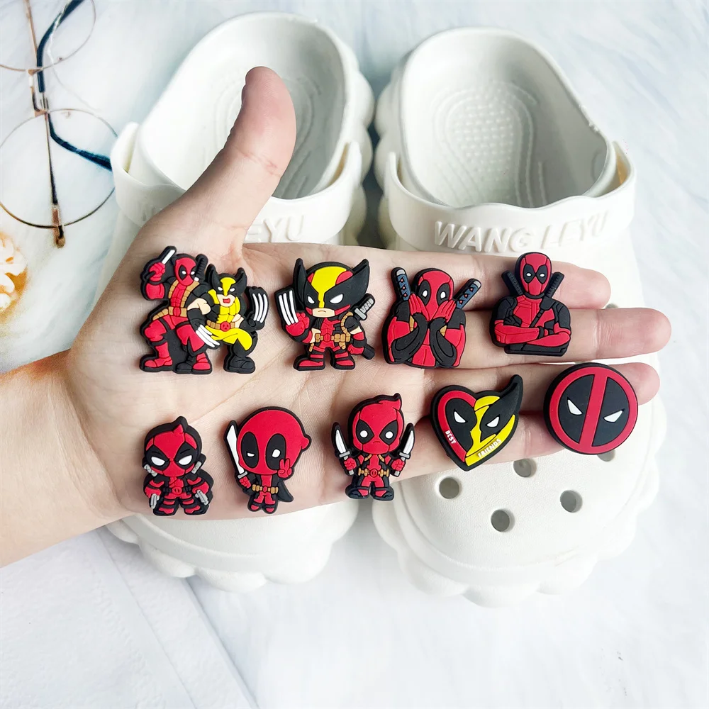 รองเท้าแตะ Marvel Deadpool 9ชิ้น/เซ็ต, อุปกรณ์ตกแต่ง aksesoris sepatu การ์ตูน DIY รองเท้าแตะอุดตันแบบคลาสสิกหัวเข็มขัดรองเท้าสวนของขวัญสำหรับเด็ก