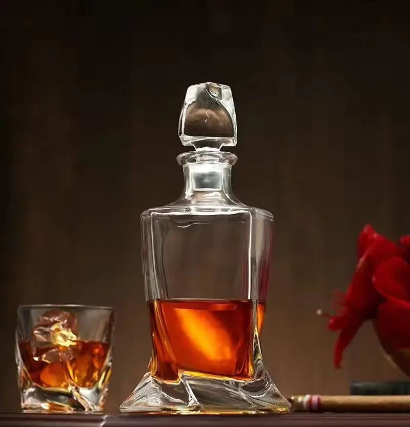 

Luxury Crystal Glass Whiskey Decanter, Lead-Free Whiskey Liquor for Alcohol, Bourbon, Scotch 27.05 oz