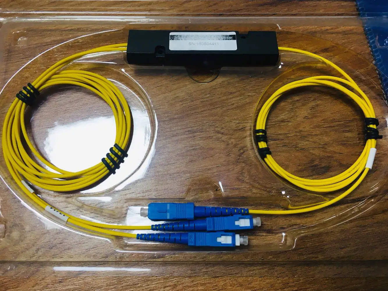 WDM wavelength division multiplexing, combiner, demultiplexer. Network 1310.1490/TV 1550 integrated transmission.