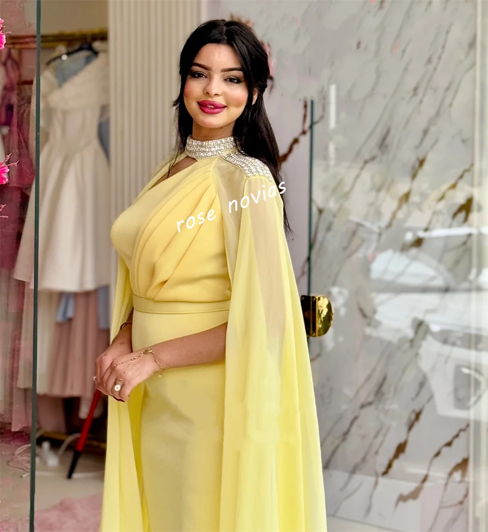 ชุดเดรสยาวปานกลางทรงตรง คอสูง แต่งพลีทประดับคริสตัล แบบสั่งตัดพิเศษ สำหรับงานเลี้ยงกลางคืน หรือโอกาสพิเศษ ออกแบบอย่างประณีตสำหรับผู้หญิง