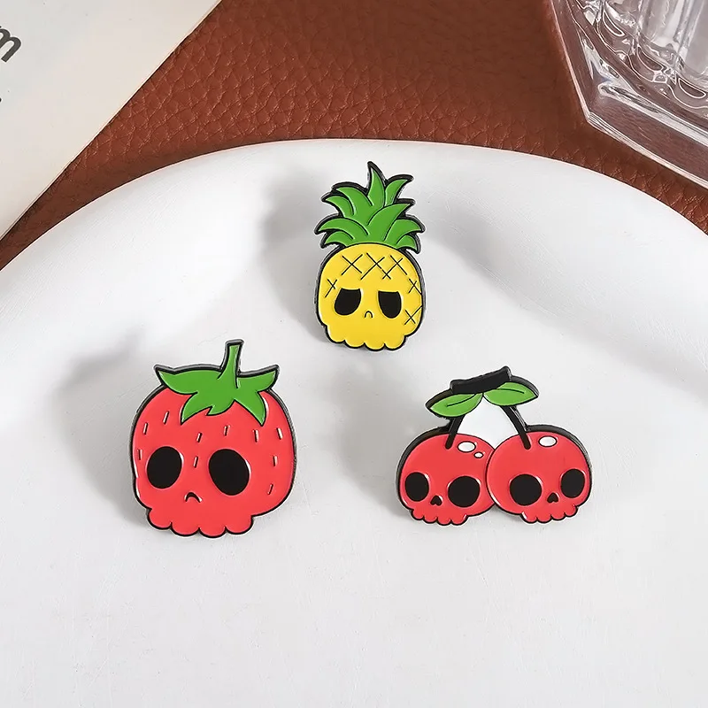 Halloween Skull Metal Brooch Lapel Pins Black Cat Fruit Pumpkin Chest Bow Train Flower Skull Cartoon Badge Jewelry Friends Gift