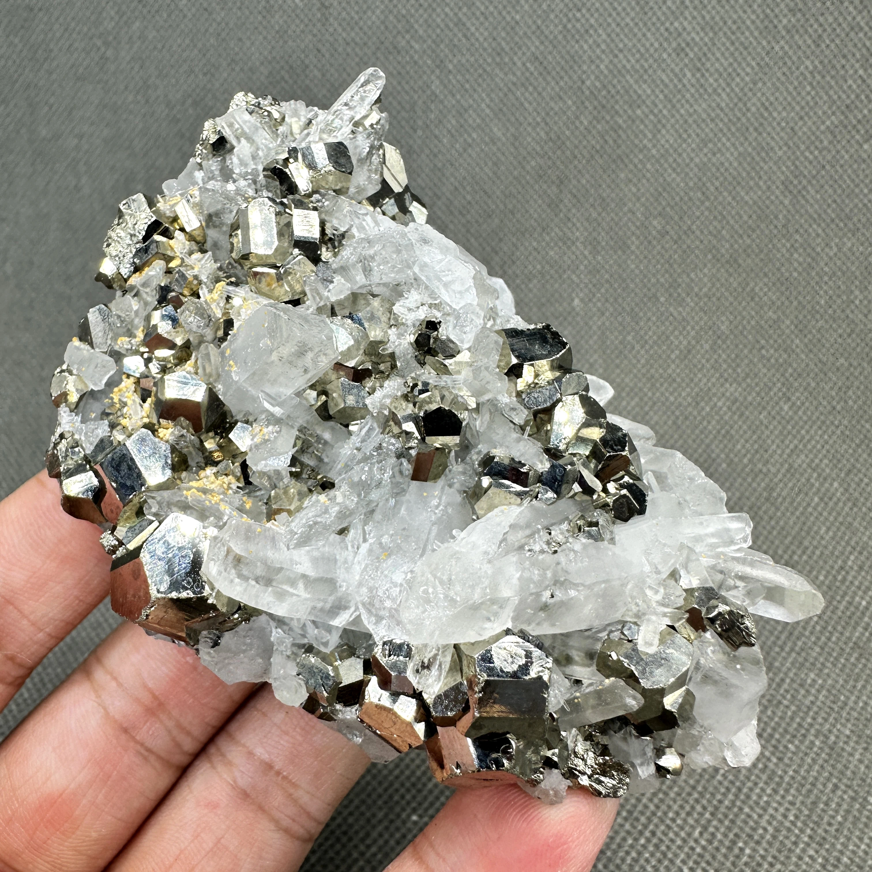 

210 g Natural Indonesia dodecahedron pyrite and crystal Symbiotic mineral specimen + healing quartz crystals and stones rock