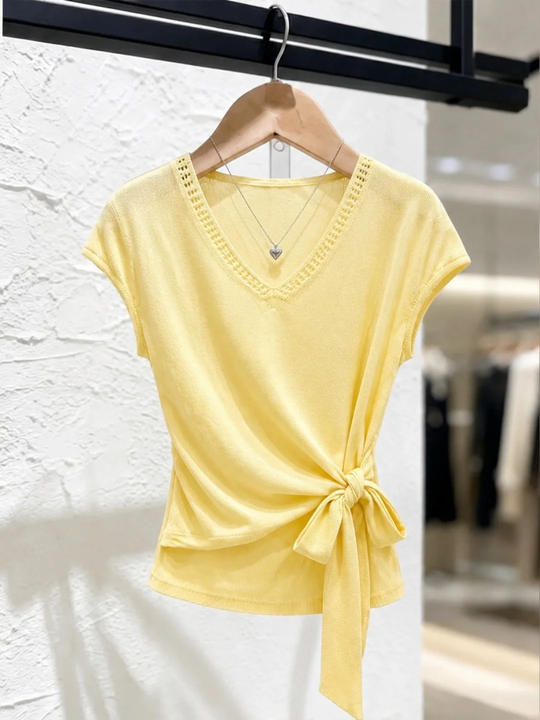 

Korean Style Pure Color Soft Skin-friendly Silk Knitwear V-neck Design Belted Top Summer Fashion Women's Clothing