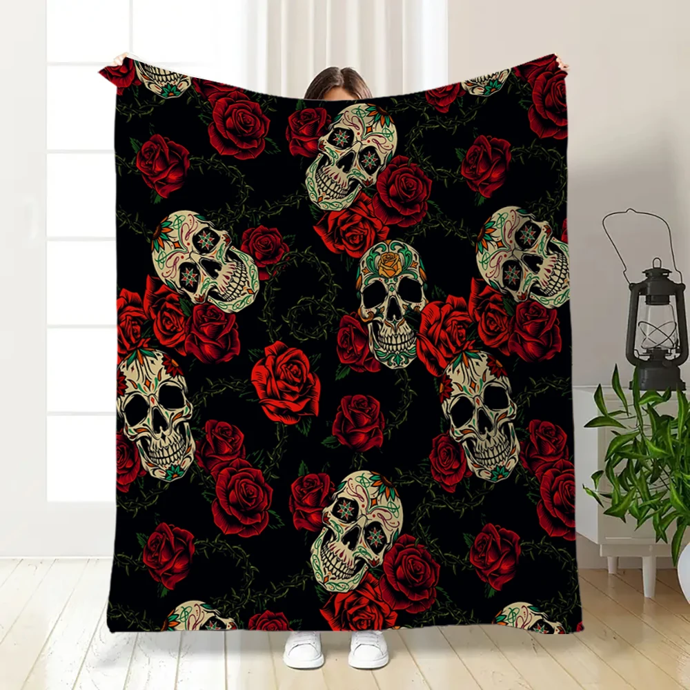 1 Piece Dark Gothic Style Flannel Blanket with Skull and Red Rose Print, Vintage Gothic Throw Blanket for Halloween, Home Sofa, Nap, or as a Shawl