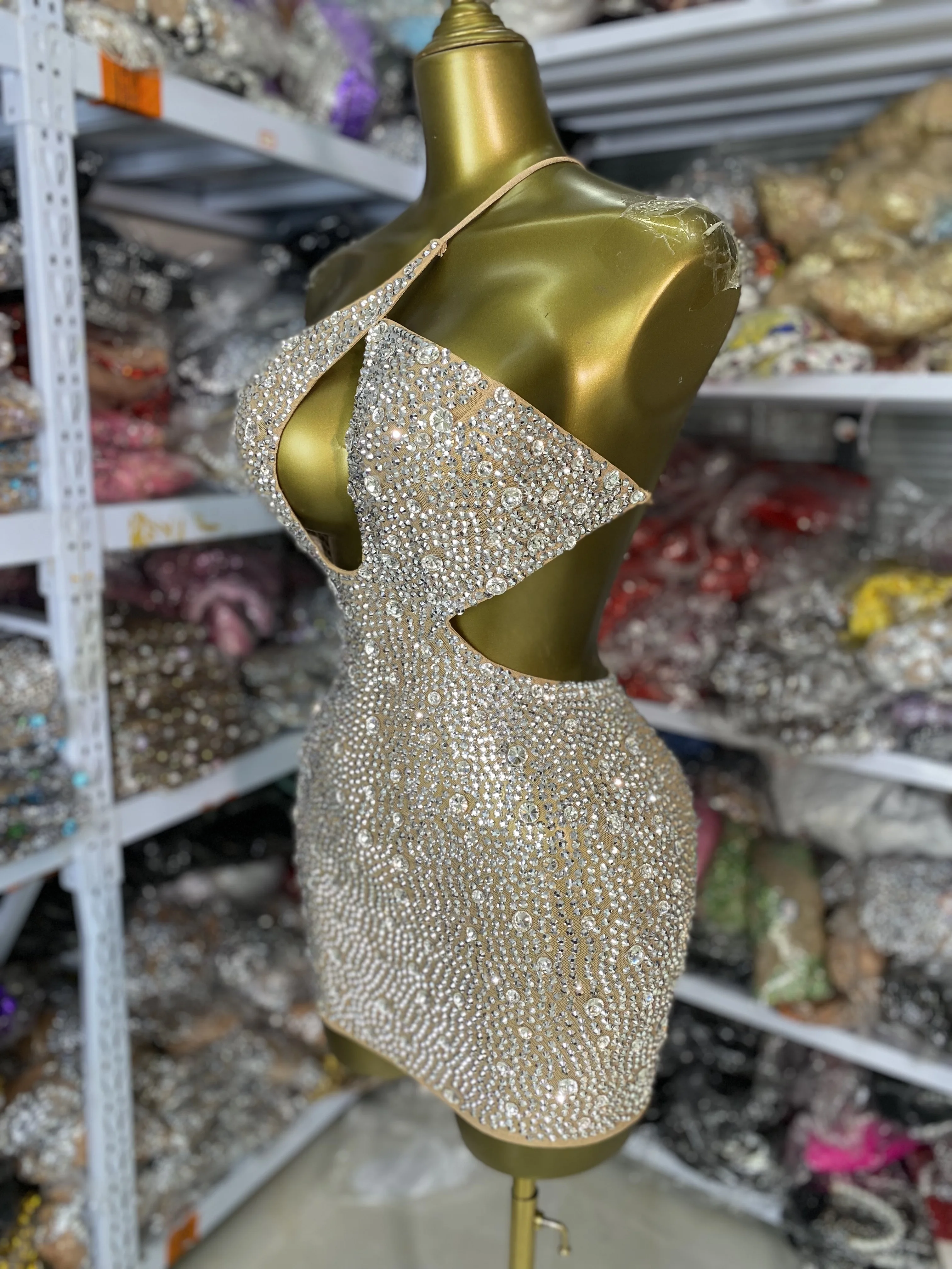 Minivestido Sexy transparente con recortes de malla y diamantes de imitación brillantes para mujer, vestido transparente para fiesta y Club nocturno, trajes de escenario para DJ Gogo