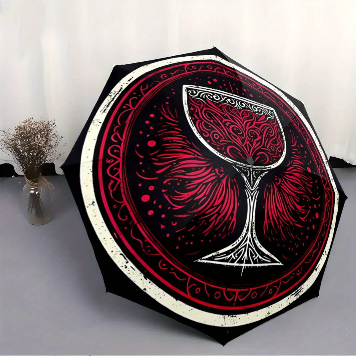 

Складной зонт Дизайн зонта представляет собой центральный декоративный кубок, окруженный красными перьями узорами и внешний бл.