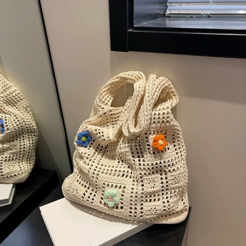 Tas Tangan Rajutan Bunga Desainer Tas Tote Kapasitas Besar Wanita Dompet Tas Pantai Musim Panas Paket Wanita Tas Bahu Anyaman Berongga