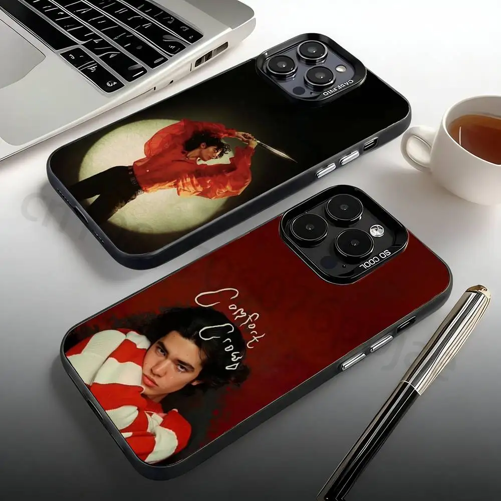 Capa de Celular Singer Conan Gray para iPhone 17, 16, 15, 14, 13, 12, 11, Pro, Max, Plus, Mini - Capa Protetora Fosca Antichoque Candy
