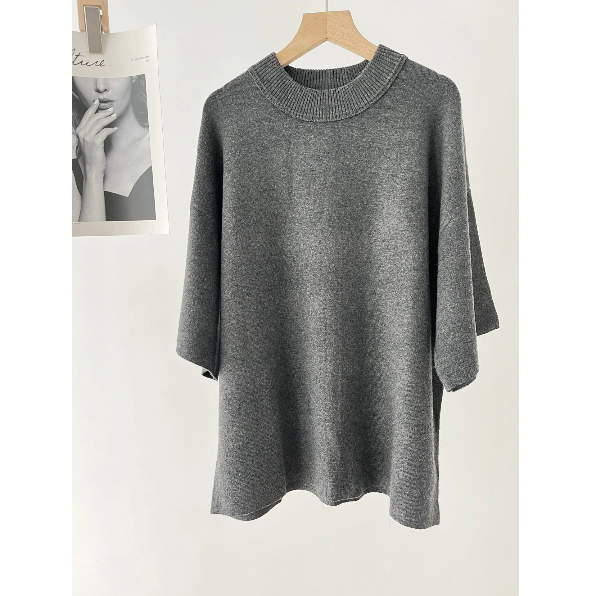 

Women's Grey French Simple Grey Inside with Five-Sleeve Grey Crew Neck Sweater Knitted Sweater 16A