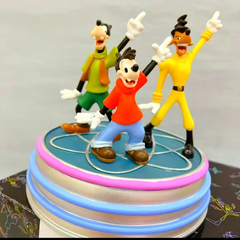 Shanghai Disneyland Castle Crystal Ball Glow-in-the-Dark Figurine: Goofy & Max Disco Dancing LED Ornament Souvenir view 3