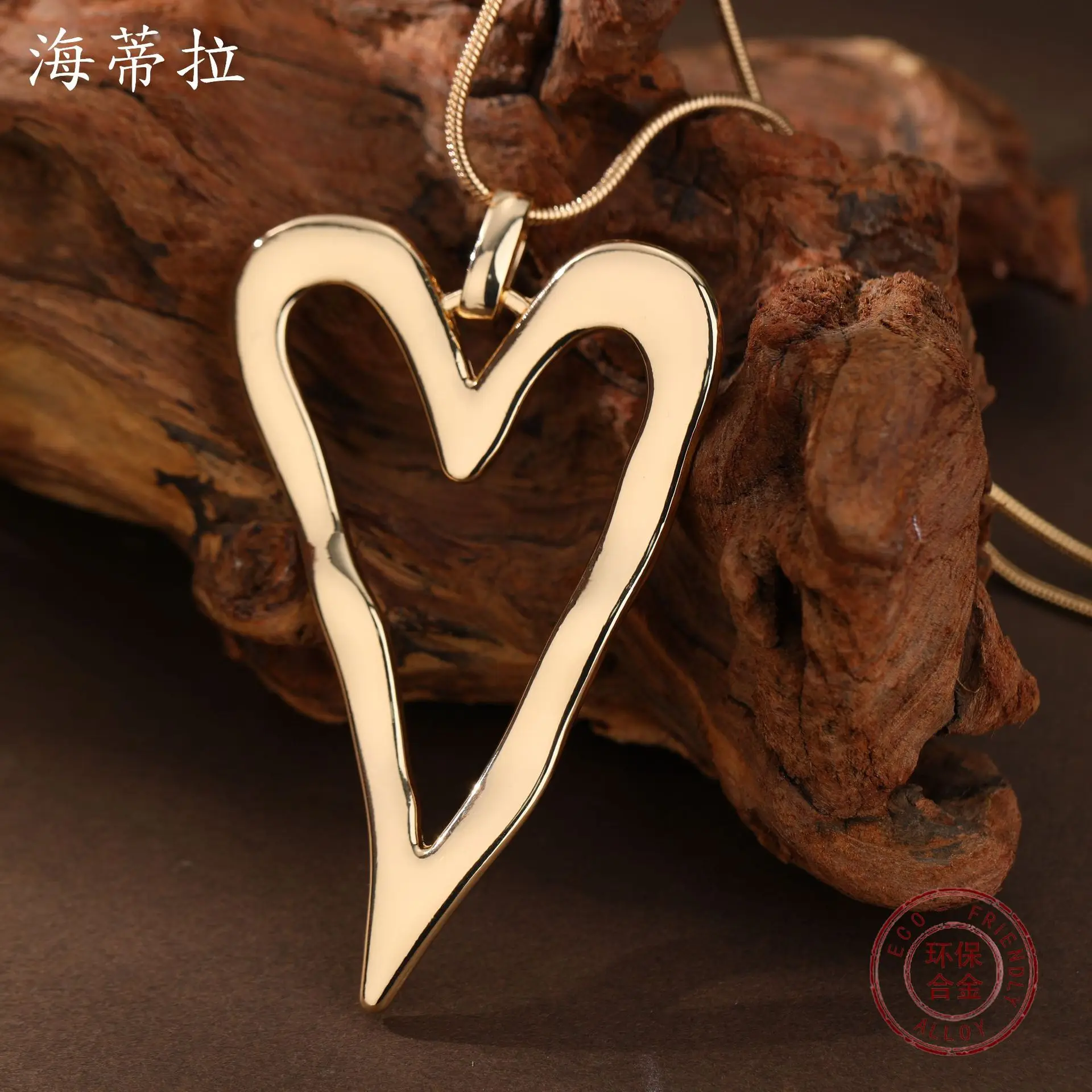Jewelry DIY accessories new smooth hollow love long pendant, women's exaggerated versatile irregular heart-shaped alloy long nec