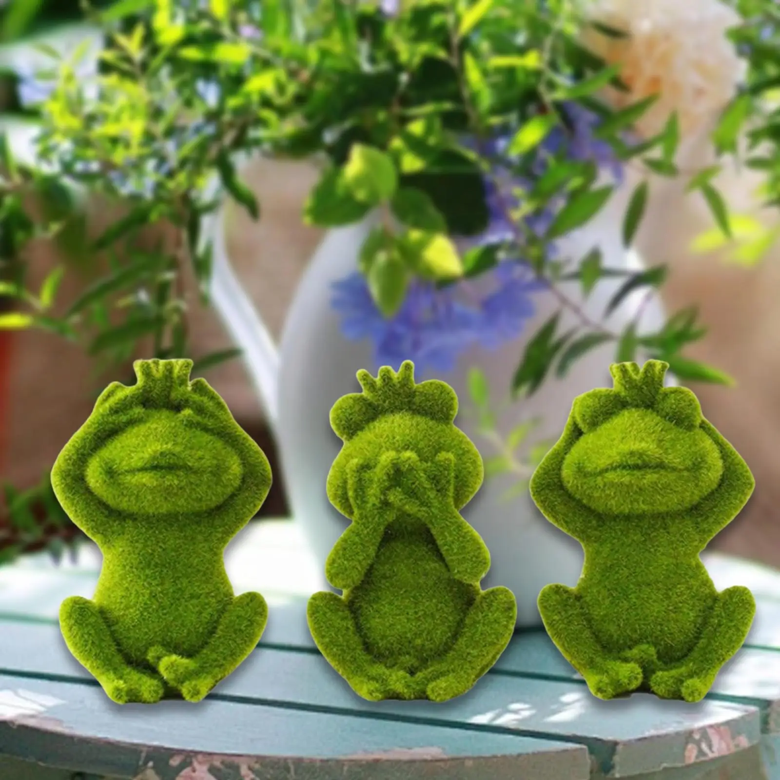 

Furry Flocked Frog Statue Funny Crafts Housewarming Gift Decor Decorative Yard Ornament for Lawn Home Balcony Patio Home Office